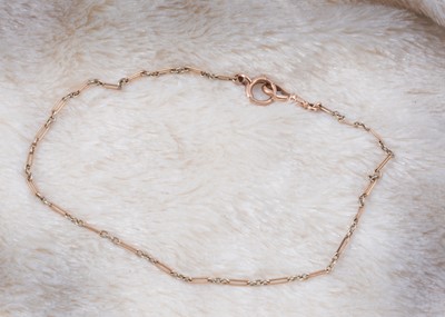Lot 139 - A 9ct gold and platinum link watch chain