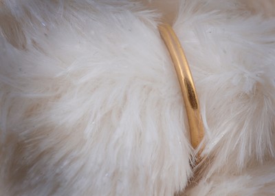 Lot 151 - A 22ct gold wedding band