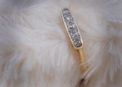 Lot 162 - An art deco 18ct gold and platinum diamond dress ring