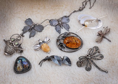 Lot 163 - A collection of silver brooches