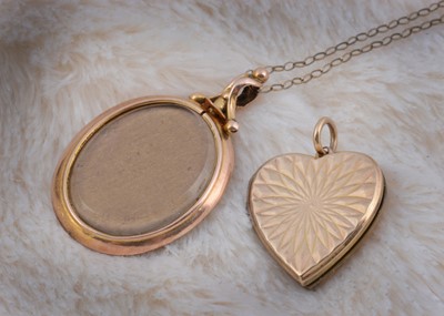 Lot 175 - A 9ct gold open locket and chain