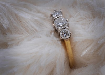 Lot 177 - An 18ct gold three stone diamond dress ring