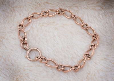 Lot 200 - A 9ct gold curb link bracelet