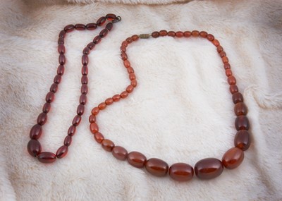 Lot 216 - A  string of graduated 'Cherry Amber' beads