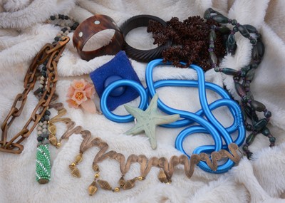 Lot 219 - A good collection of costume necklaces