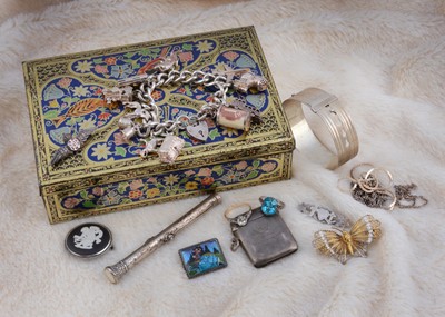 Lot 227 - A collection of silver jewels