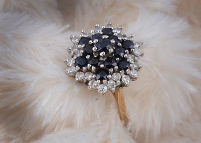Lot 232 - An 18ct gold sapphire and diamond cluster ring