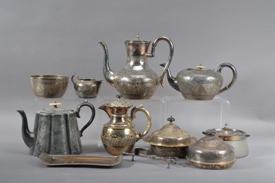 Lot 534 - A collection of silver plated items