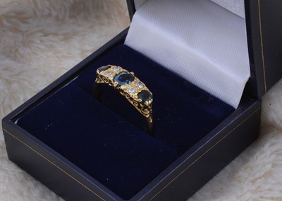 Lot 248 - A sapphire and diamond Edwardian style ring
