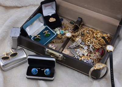 Lot 274 - A collection of costume jewels