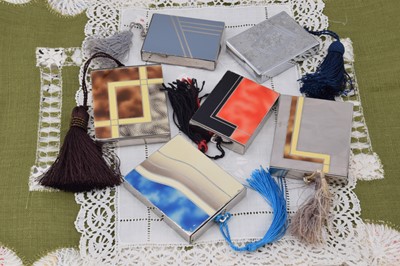 Lot 292 - A collection of Japanese powder compacts