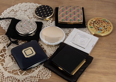 Lot 296 - Fashion compacts