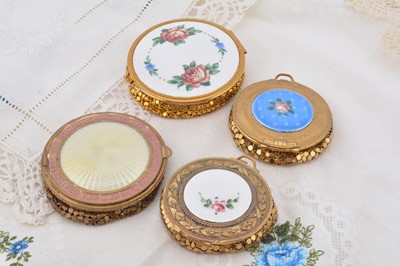Lot 304 - A collection of Evans and Evans style compacts
