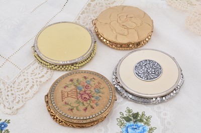 Lot 305 - Four Evans and Evans style compacts