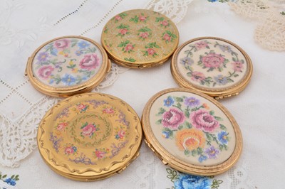 Lot 315 - 1950s and 1960s Kigu compacts