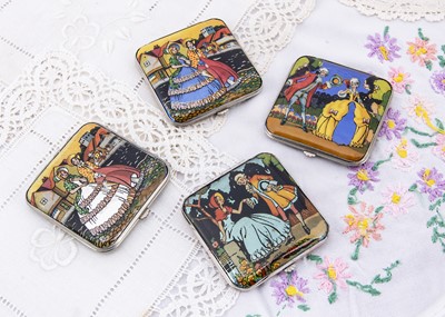 Lot 318 - Four square Art Deco Gwenda tap flap foil compacts