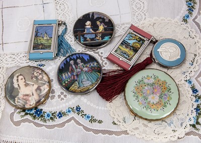 Lot 344 - Gwenda and other compacts