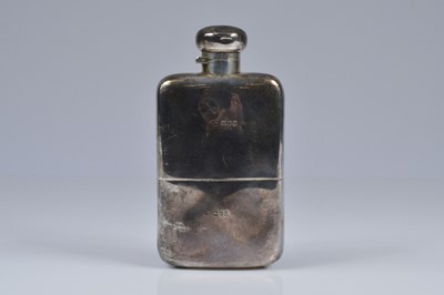 Lot 377 - An Edwardian silver hipflask by WG
