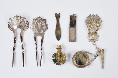 Lot 389 - Five collectable items