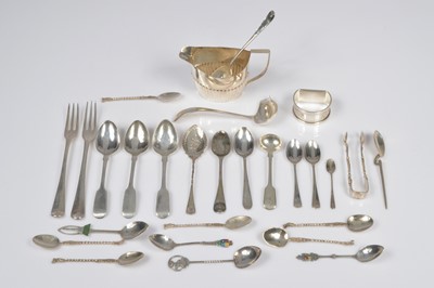 Lot 405 - A small collection of silver