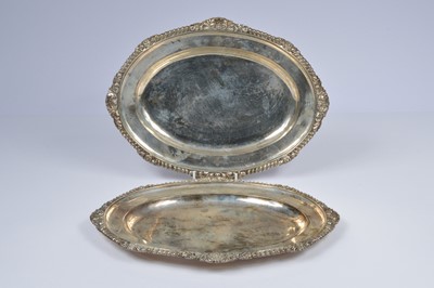 Lot 415 - A pair of nice George III Irish silver oval dishes by RB