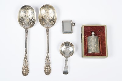 Lot 435 - A group of five small silver items