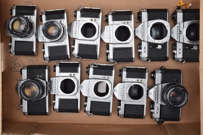 Lot 65 - A Tray of Asahi Pentax SLR Cameras