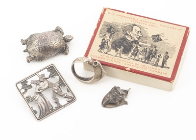 Lot 11 - Four items of silver jewellery