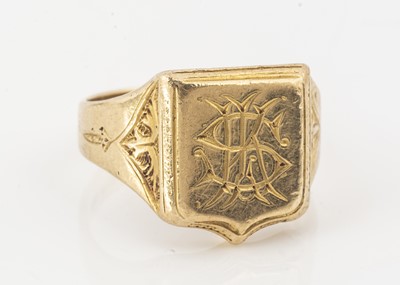 Lot 15 - A late Victorian 18ct gold signet ring