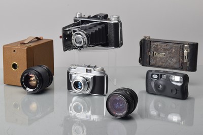 Lot 152 - A Group of Film Cameras