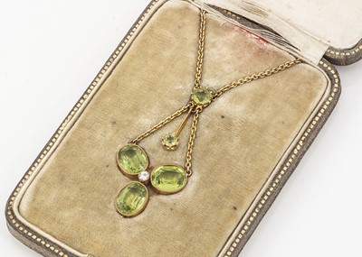 Lot 19 - A late Victorian or Edwardian peridot pendant necklace