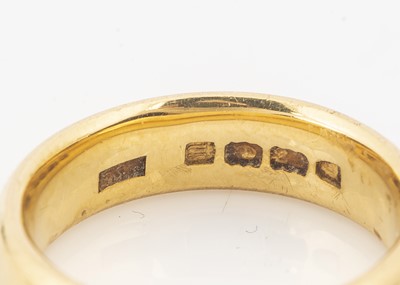 Lot 20 - A George V period 22ct gold wedding band