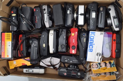 Lot 236 - A Tray of Compact Cameras