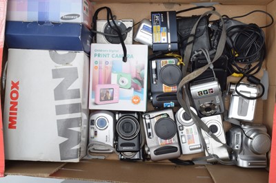 Lot 237 - A Tray of Digital Compact Cameras