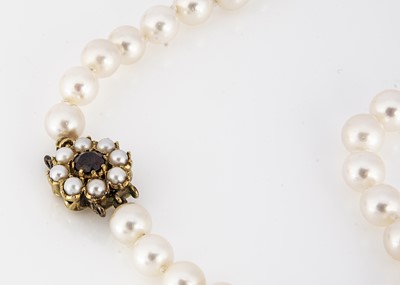 Lot 27 - A cultured pearl necklace