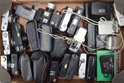 Lot 323 - A Tray of Compact Cameras