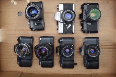 Lot 333 - A Tray of SLR Cameras