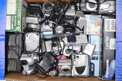Lot 338 - A Tray of Compact Digital Cameras