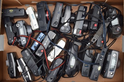 Lot 360 - A Tray of Compact Cameras