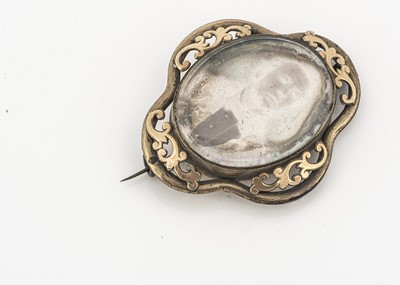 Lot 38 - A 19th century Daguerreotype and pinchbeck brooch
