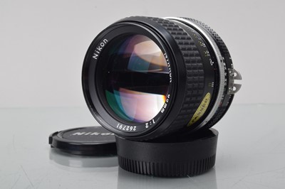 Lot 401 - A Nikon Nikkor 85mm f/2 Ai Lens
