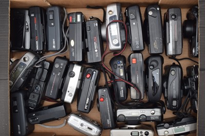 Lot 430 - A Tray of Compact Cameras