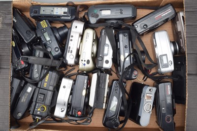Lot 437 - A Tray of Compact Cameras