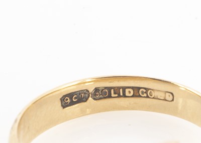 Lot 55 - A 9ct gold signet ring