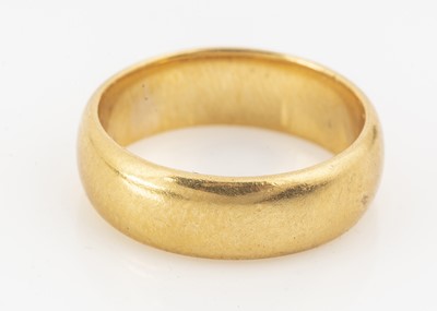 Lot 65 - A mid 20th century 22ct gold wedding band