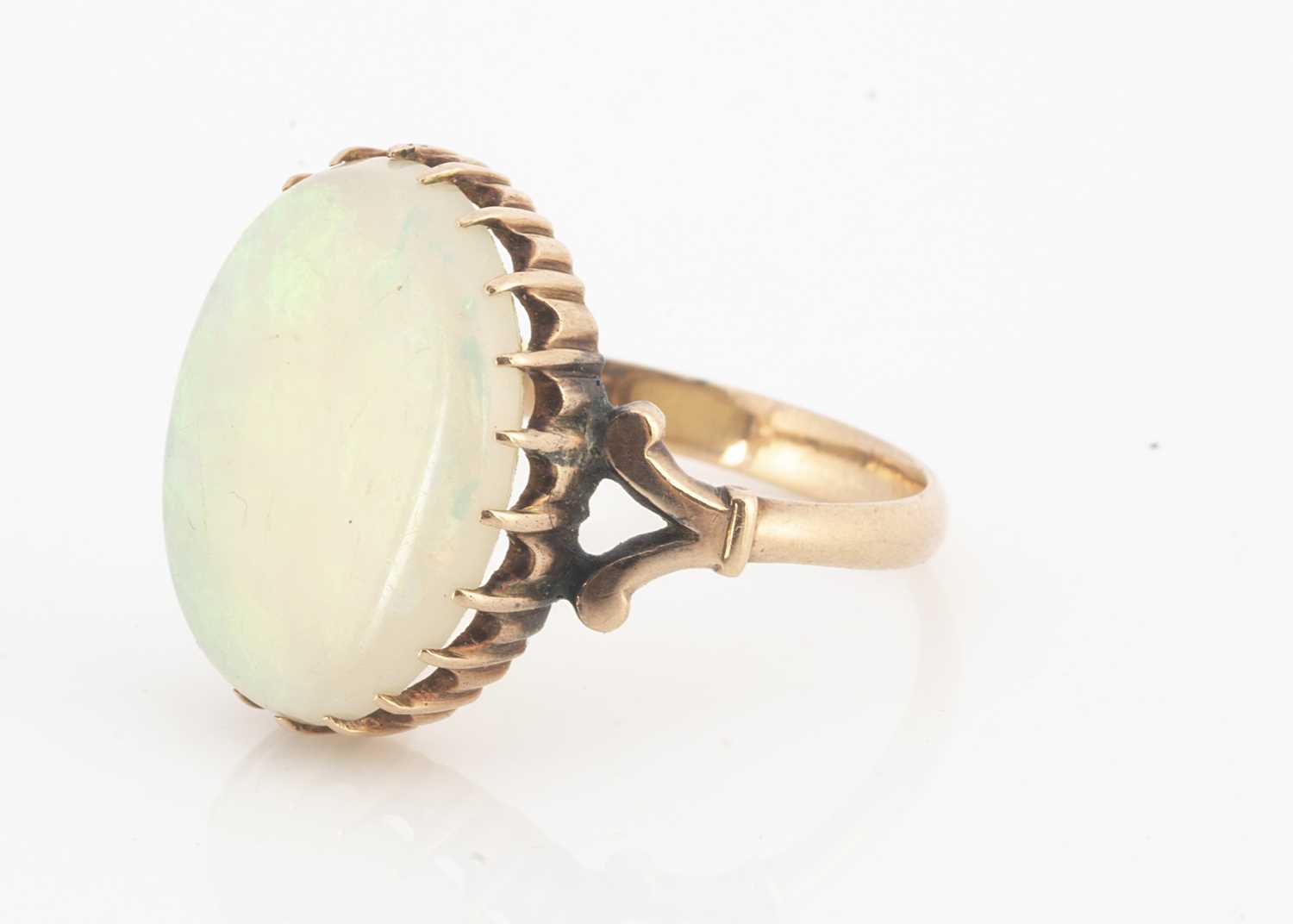 Lot 70 - An opal and gold ring