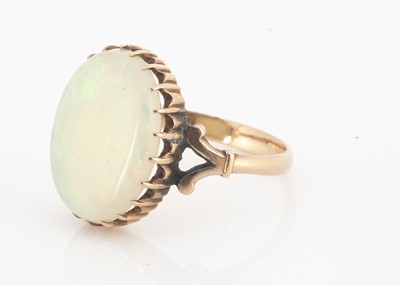 Lot 70 - An opal and gold ring