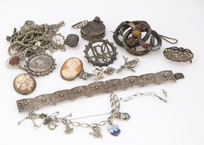 Lot 76 - A collection of silver, white metal and base metal jewels