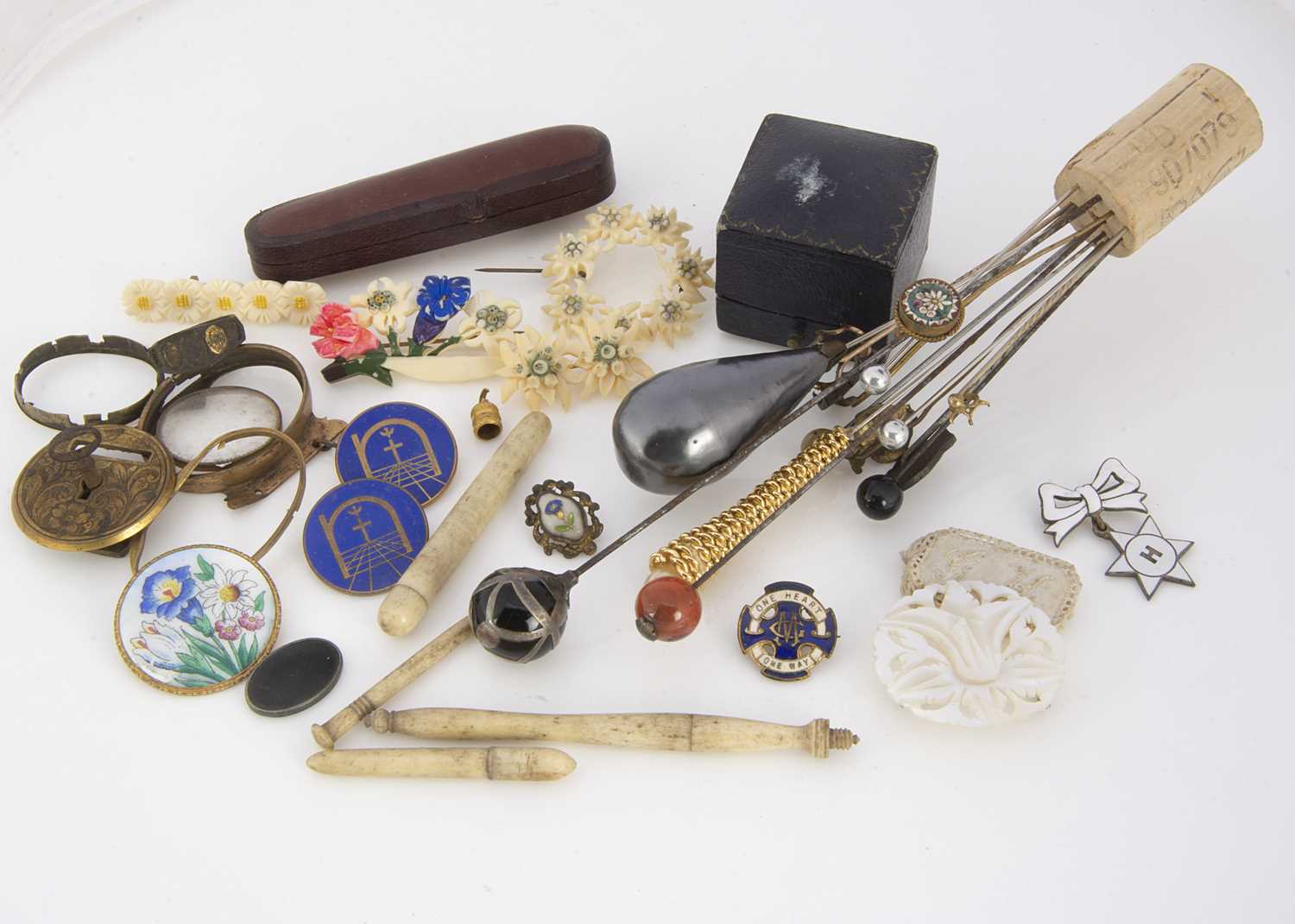 Lot 77 - A collection of hat pins and stick pins