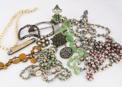 Lot 78 - A collection of costume Jewels and beads